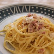 仕上げにブラックペッパーをふりかけて完成！