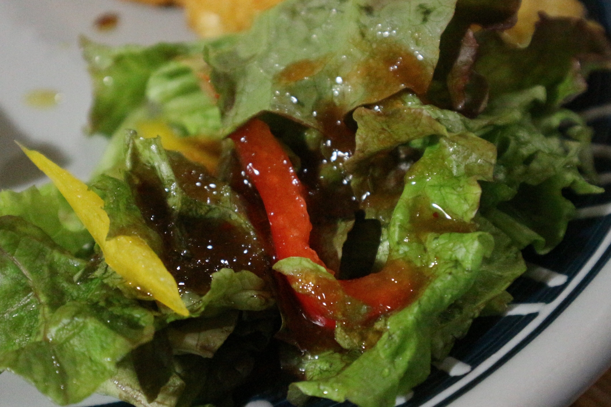 旨みがたっぷりの北海道タマネギドレッシングで、野菜サラダが美味しく食べられます。