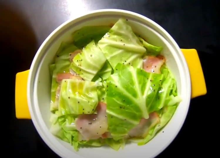 キャベツとベーコンのオリル蒸し