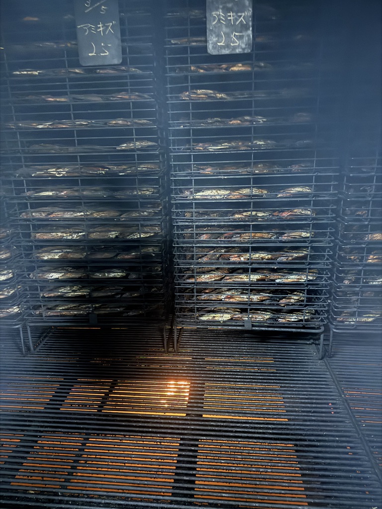 鰹節の燻煙風景のイメージ