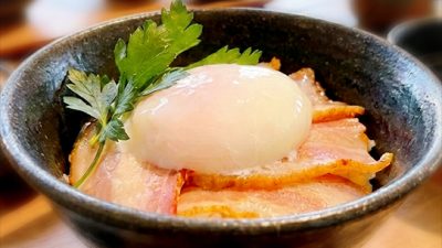 温玉のせベーコン丼