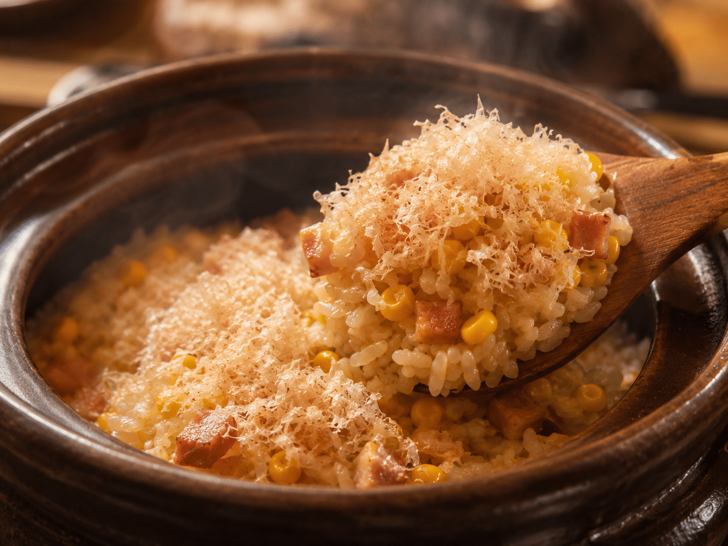 北海道産とうもろこしと玉ねぎを加えたベーコンの炊き込みご飯